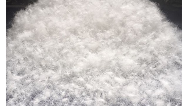 羽絨服生產(chǎn)廠家告訴你羽絨服為什么會有鉆絨？